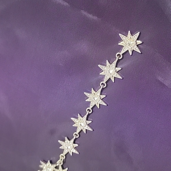 🏷️Gorgeous Gold Tone Sparkling Star Necklace in good condition - Picture 3 of 8